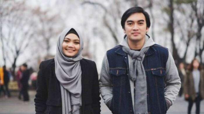 Sudah Jadi Mantan, Rina Nose dan Ridwan Federani Anwar Masih Saling Peluk