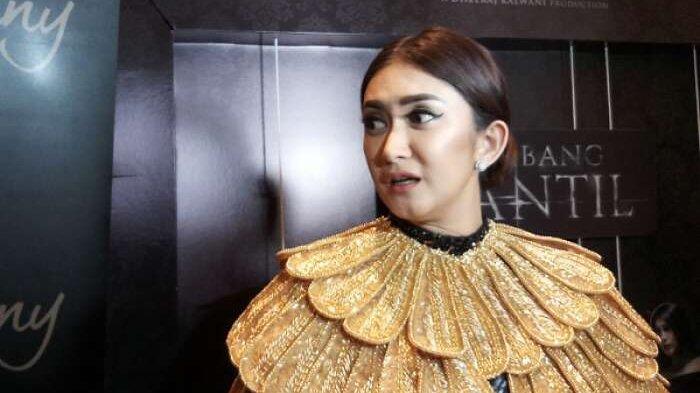 Main Film Horor, Nafa Urbach Ngaku Didatangi Hantu Beneran