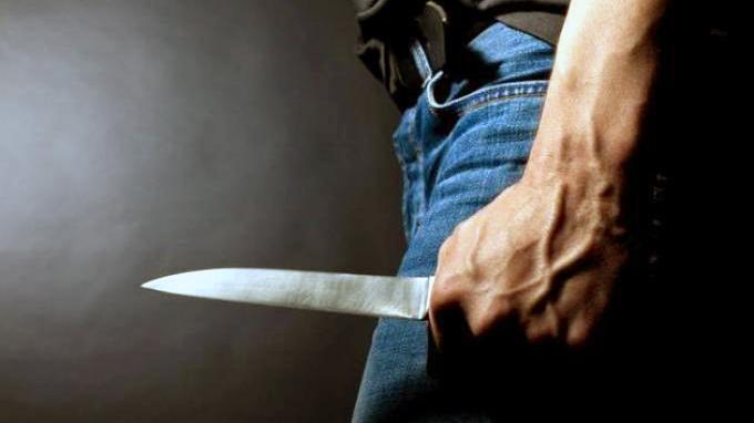 Pria Gangguan Jiwa Tikam Ayah dan Saudara Kandungnya