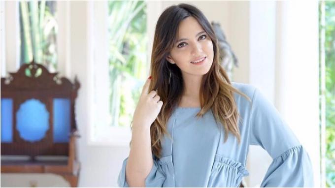Lagi, Susul Putri Marino dan Raisa, Pakaian Nia Ramadhani Banjir Kritikan Netizen