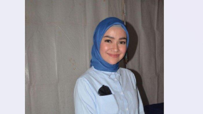 Berkegiatan di Luar Rumah, Aryani Fitriana Awasi Anak Via CCTV