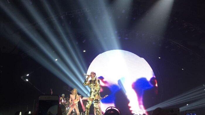 Katy Perry Sapa Indonesia di Konser 'Witness Tour'