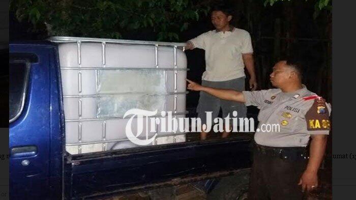 1.000 Liter Arak Jawa Tak Bertuan Disita dari Mobil yang Terparkir Dua Hari