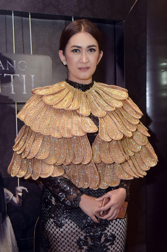 Irish Bella atau Nafa Urbach?? Pilih Yang Mana Gan?