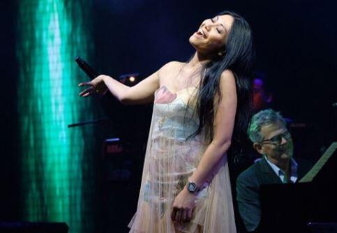 Keren! Lagu Anggun Bertengger di Tangga Billboard hingga 4 Bulan Lebih