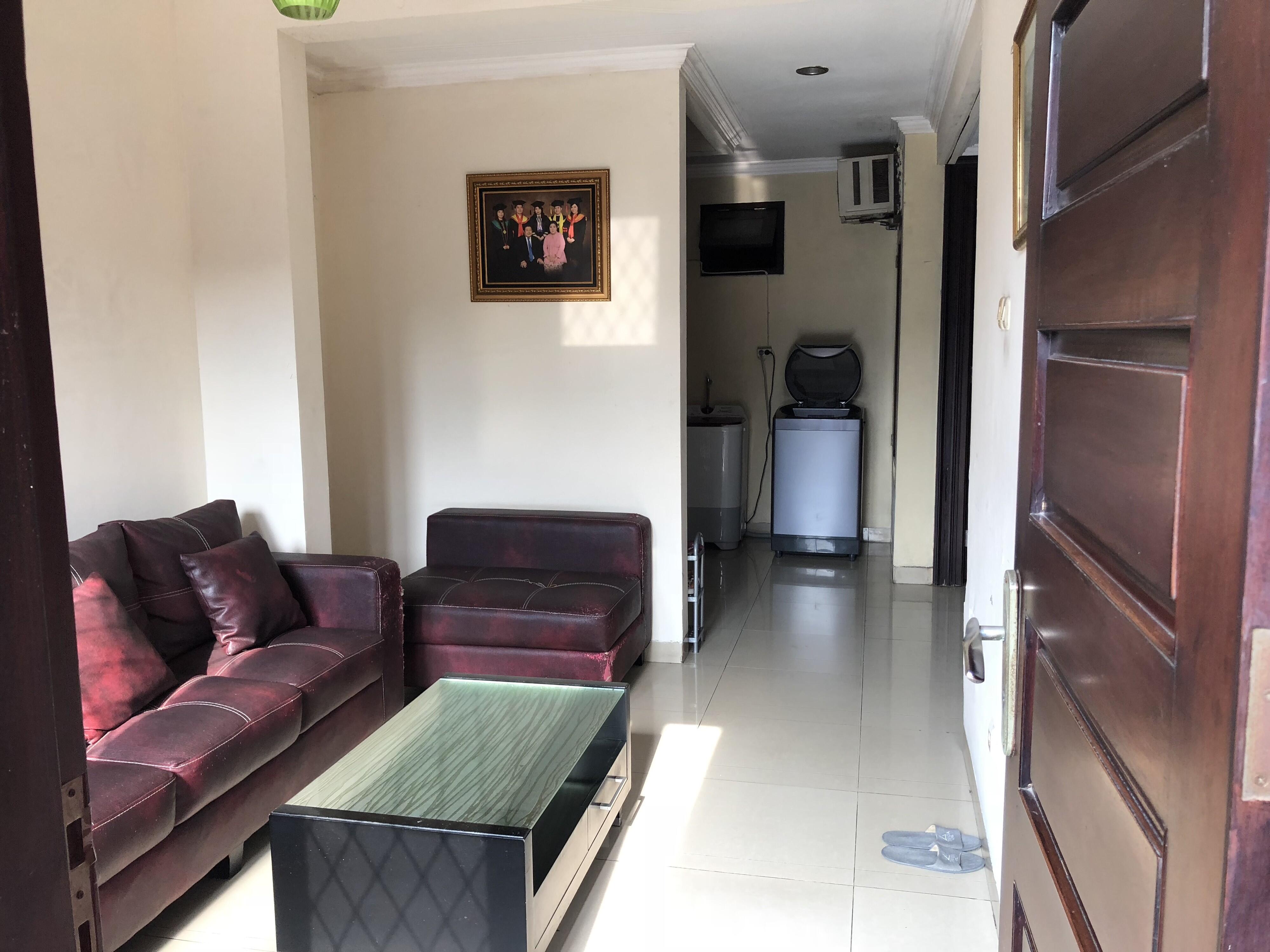 Rumah Huni + Ruko didepan. Uk. Luas Tanah : 450m2 Luas Bangunan : 550m2