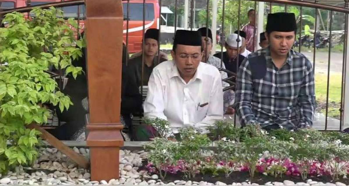 Emil Dardak Ziarah di Makam Pengikut Pangeran Diponegoro