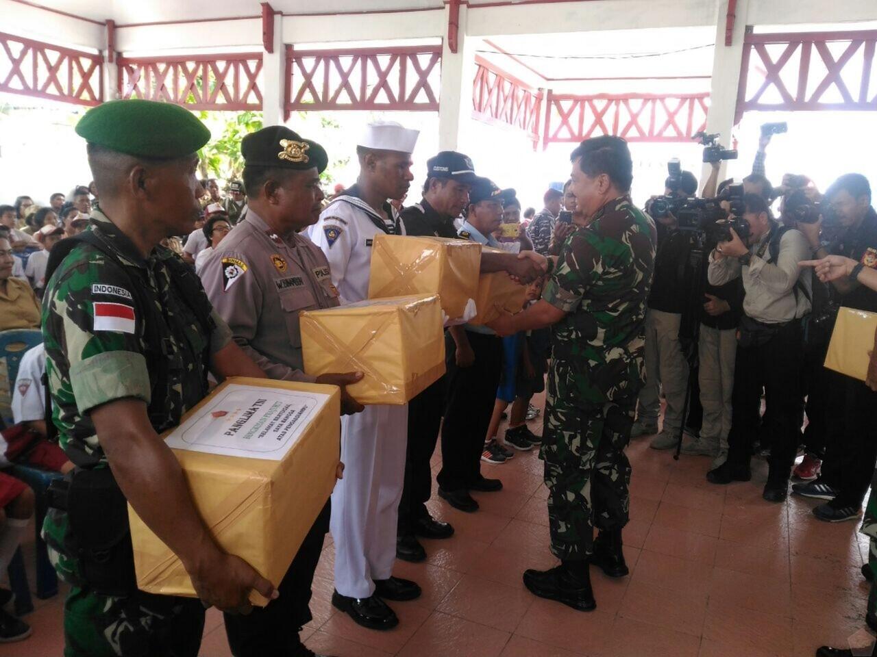Panglima TNI kunjungi Prajurit TNI dan Polri di Pulau Miangas