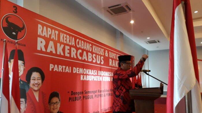 Hasto Minta Kader PDIP yang Terpilih Jadi Kepala Daerah Tiru Kepemimpinan Jokowi