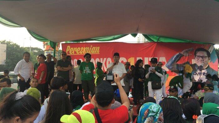 Relawan CINTA Senam di Monumen Ondel-ondel