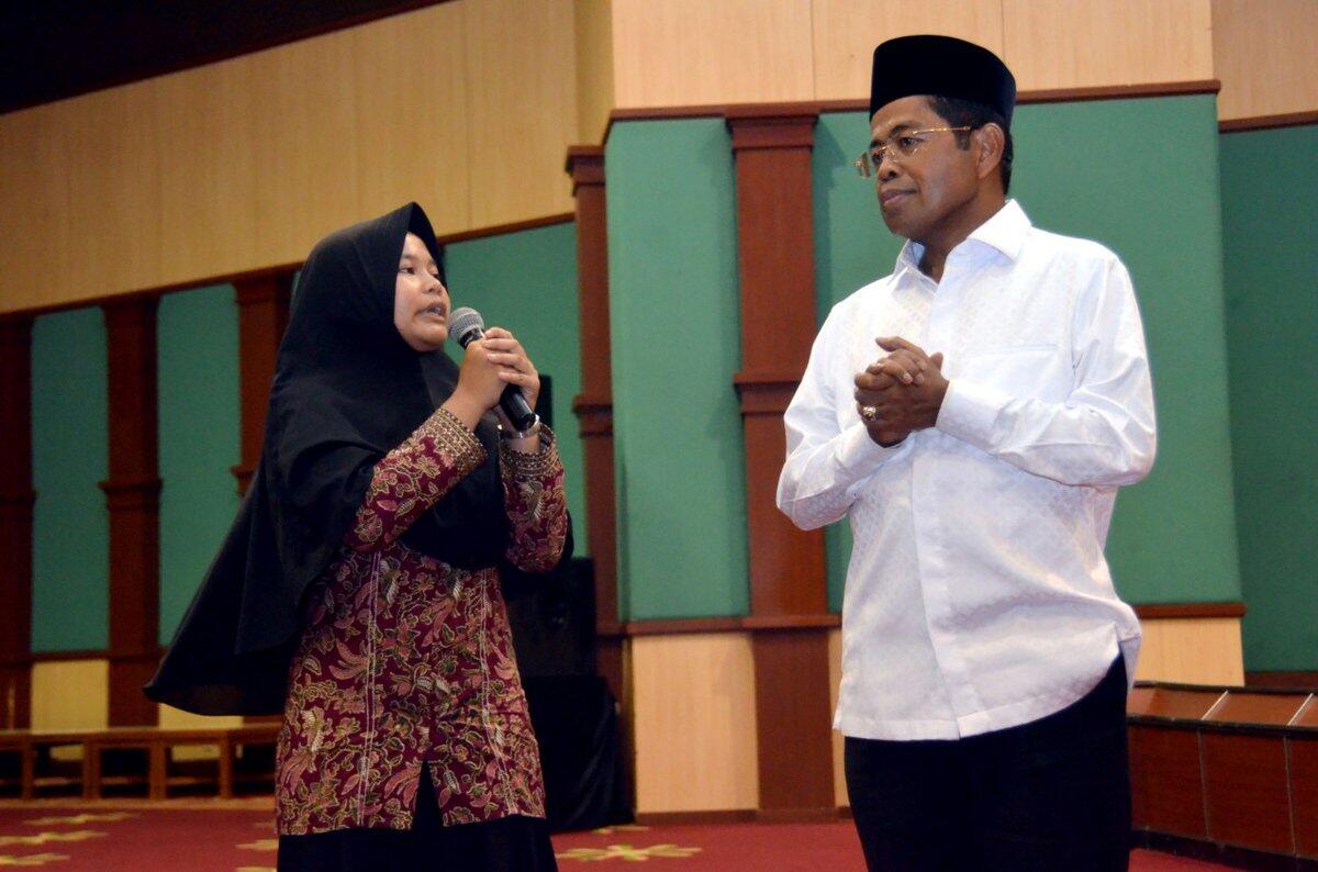 Mensos Menyambangi Panti Sosial dan Anak di Mataram