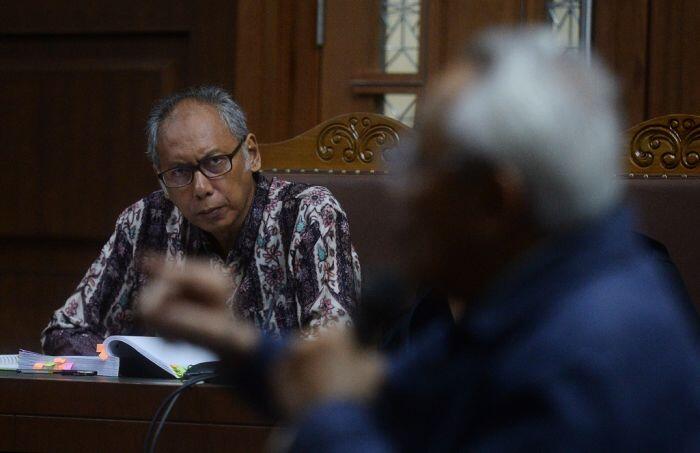 Direktur RS Medika ungkap kejanggalan perawatan Novanto