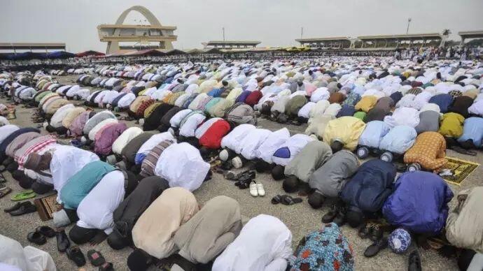 Tekan Kebisingan, Ghana Akan Minta Masjid dan Gereja Panggil Jemaat via WhatsApp
