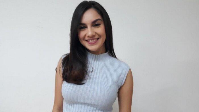 Cerita Irish Bella Susahnya Naik Motor Ojek Online saat Pakai Rok dan High Heels