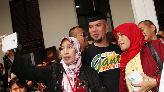 Ahmad Dhani Tiap Hari Pakai Kaus Bertuliskan #2019GantiPresiden