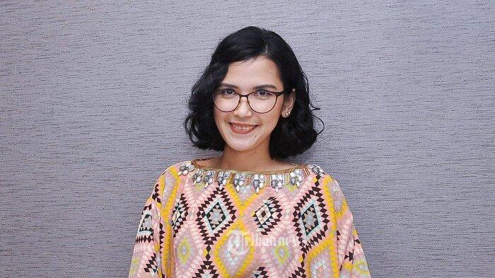 Di Bali, Dinda Kanya Dewi Serba Sendiri