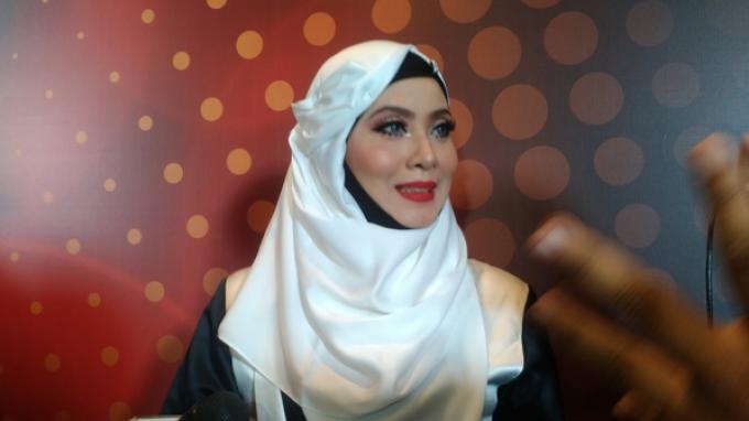 Elma Theana Senang Bisa Tampil Cantik dengan Kosmetik Berlabel Halal