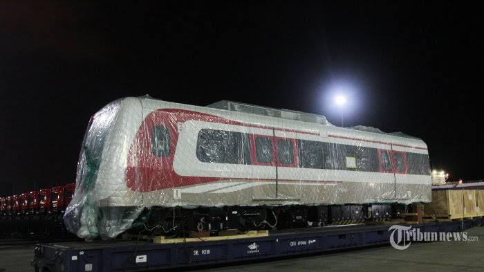 Hore, Kereta LRT Jakarta Mendarat Mulus di Rel Kelapa Gading