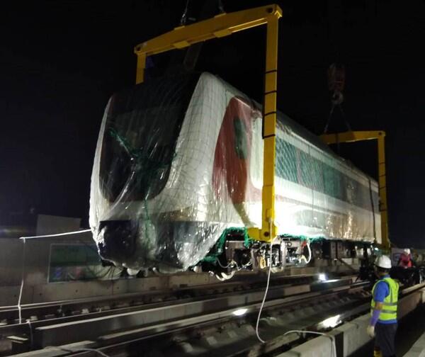Hore, Kereta LRT Jakarta Mendarat Mulus di Rel Kelapa Gading