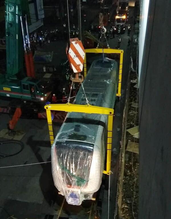 Hore, Kereta LRT Jakarta Mendarat Mulus di Rel Kelapa Gading