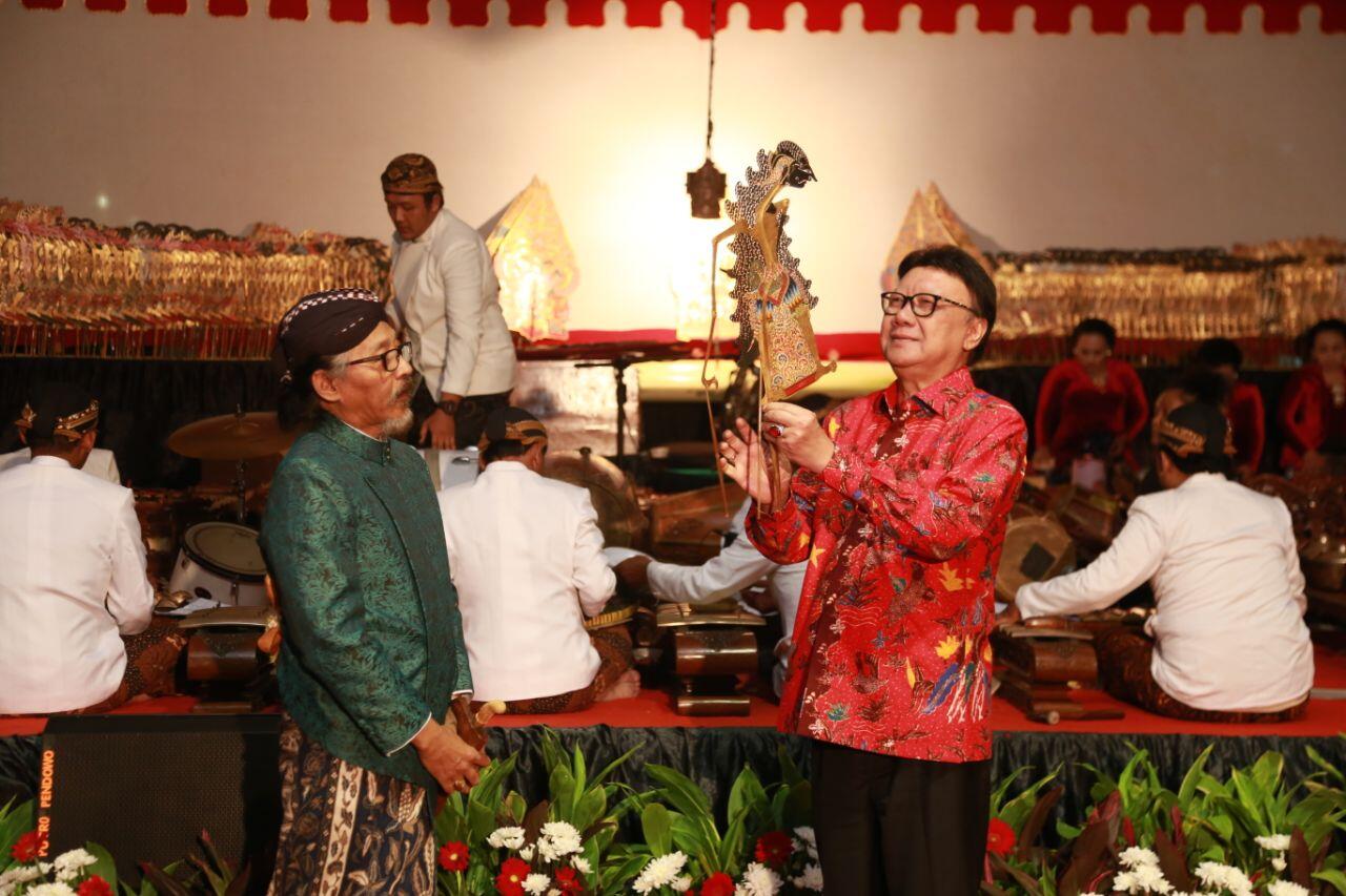 Hari Otda, Kemendagri Gelar Wayangan dan Pengajian Isra Mi\'raj