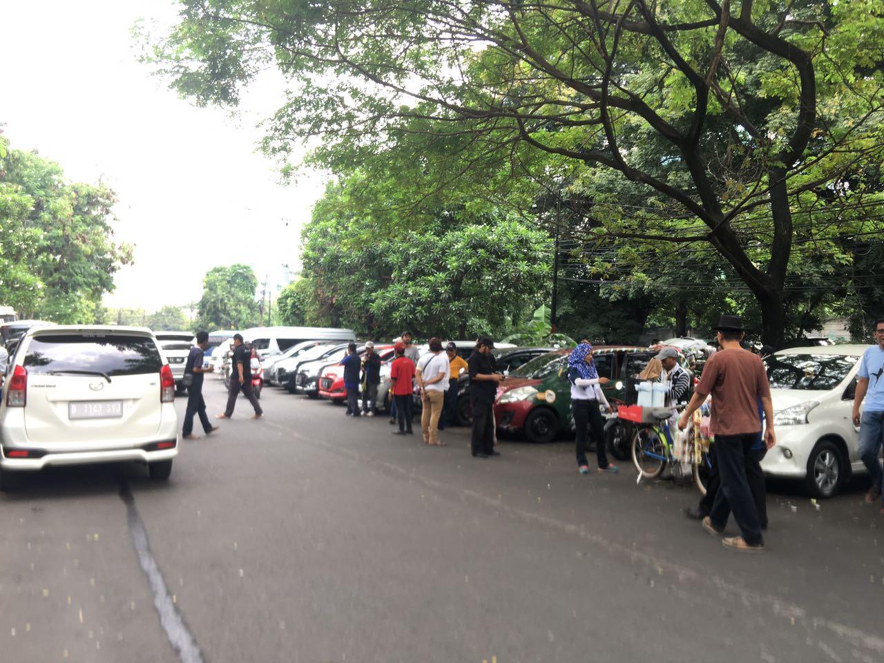 Ratusan Driver Taksi dan Ojek Online Geruduk Kantor Grab dan Gojek