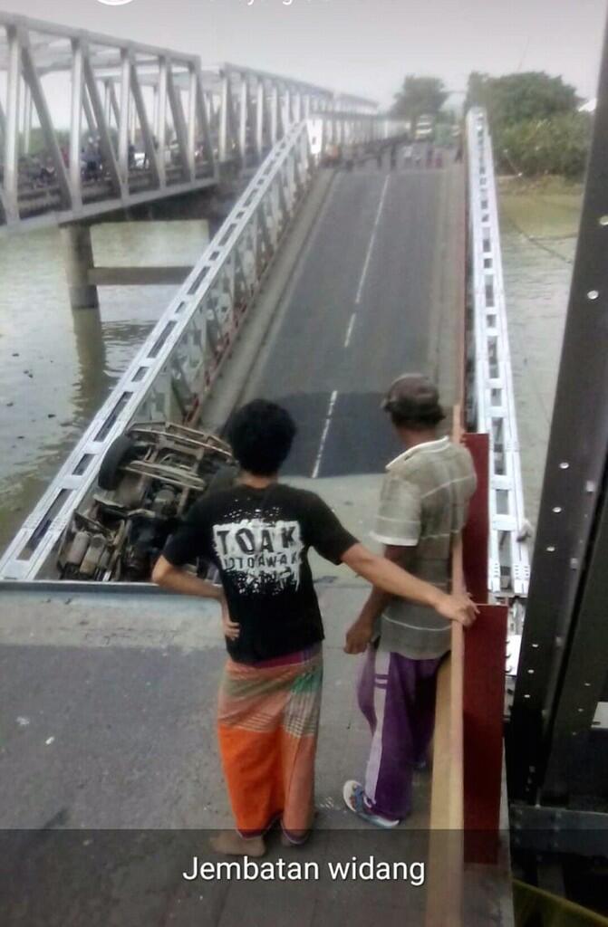 breaking news jembatan babat- tuban ambrol