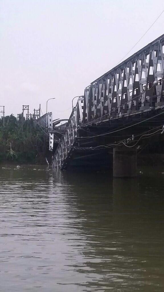 breaking news jembatan babat- tuban ambrol