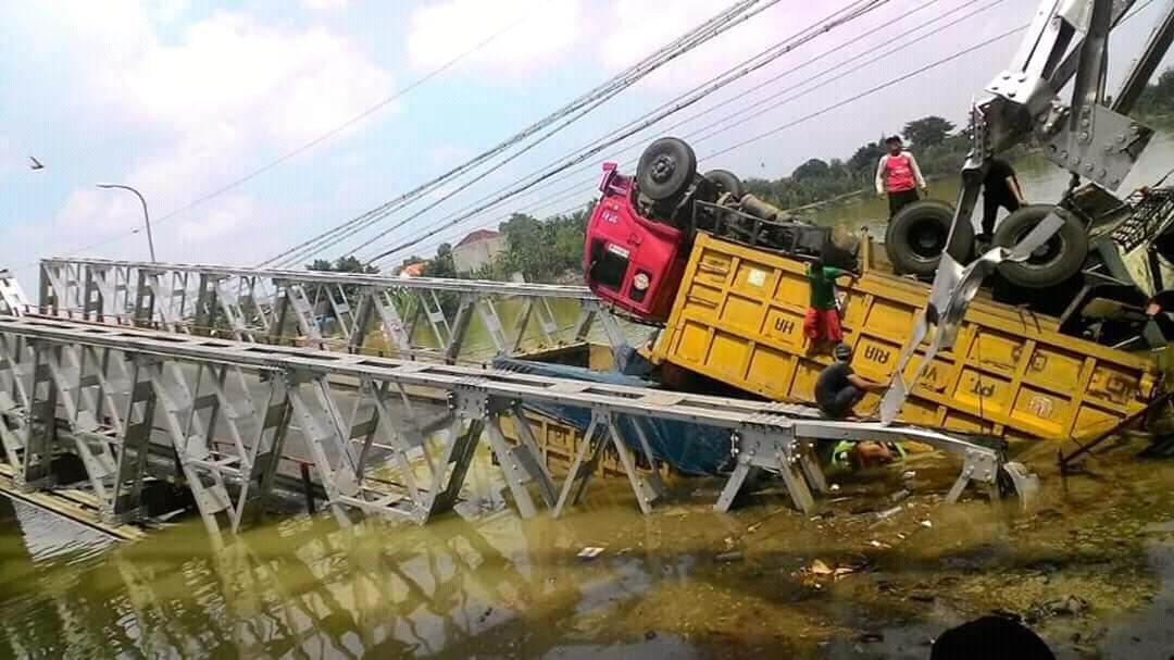 breaking news jembatan babat- tuban ambrol