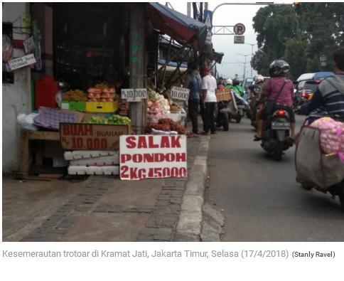 Warga Keluhkan Semrawutnya Trotoar di Kramat Jati 