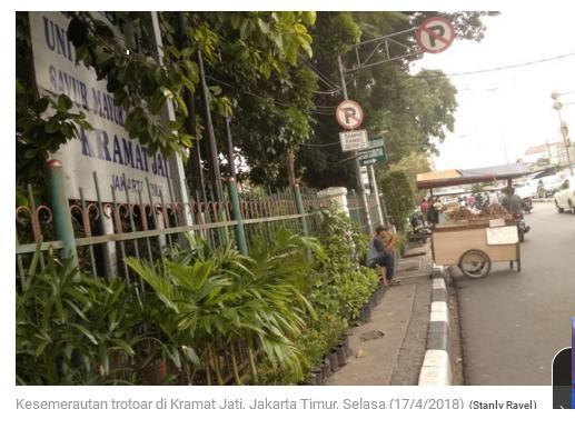 Warga Keluhkan Semrawutnya Trotoar di Kramat Jati 