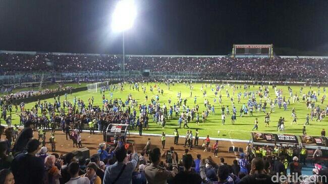 Tiket Laga Arema vs Persib Tak Berasuransi