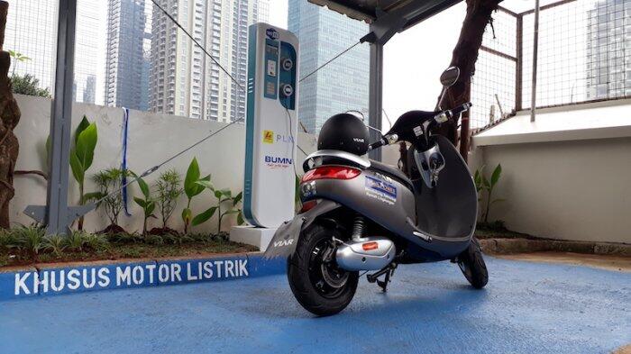 Summitmas Jadi Gedung Perkantoran Pertama Sediakan Parkir Motor Listrik