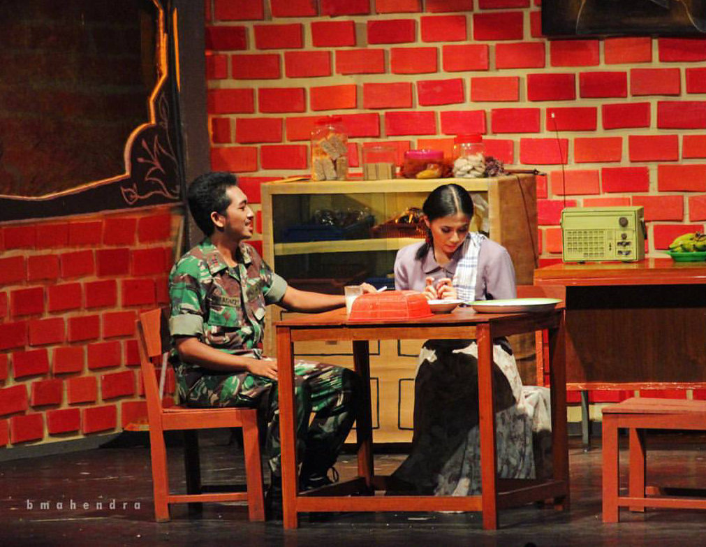 INI ALASAN MENGAPA TEATER ADALAH SENI YANG PALING LENGKAP