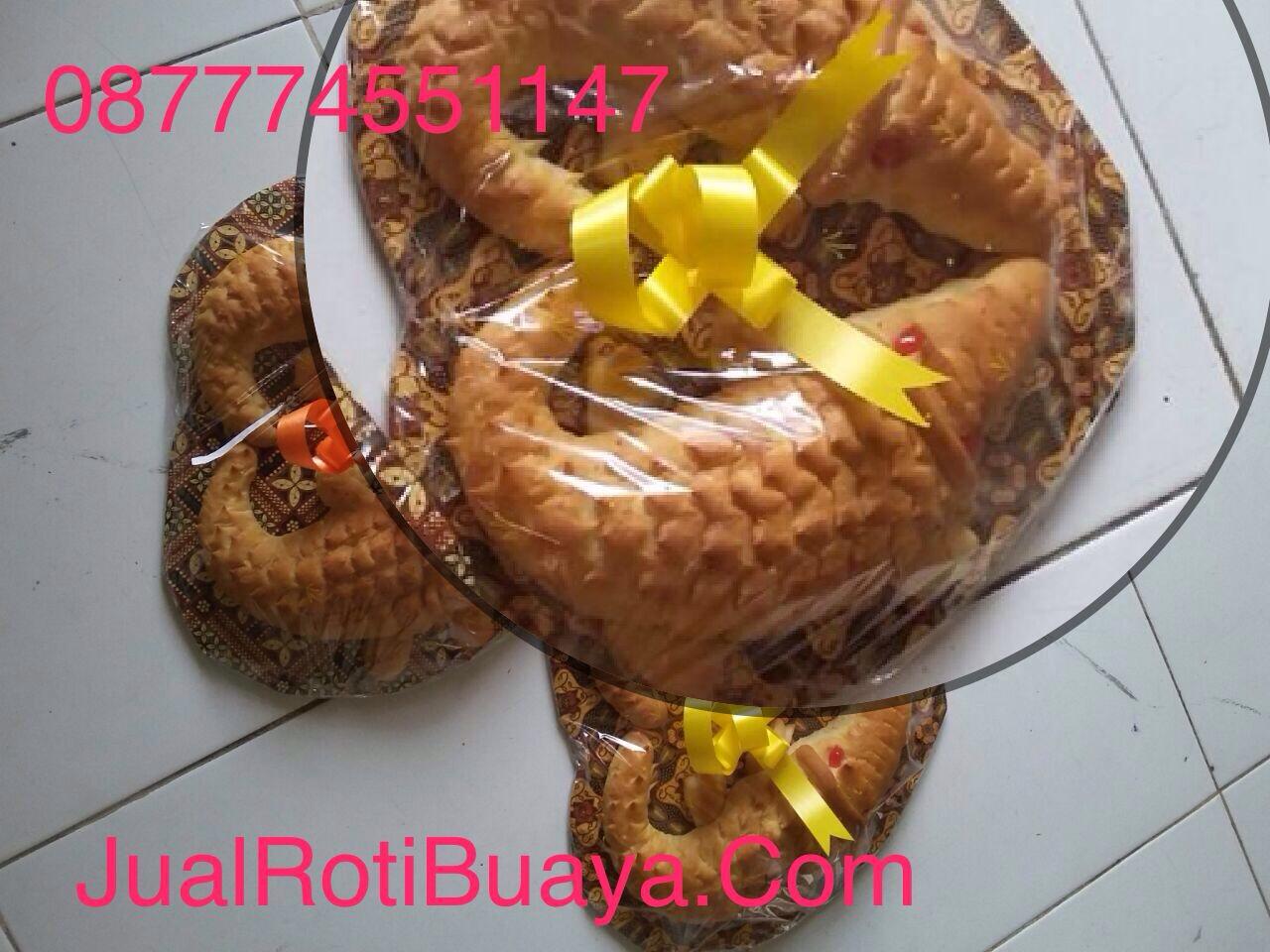 Roti Buaya Bentuk Love Ukuran Sedang Cuma Rp.75.000