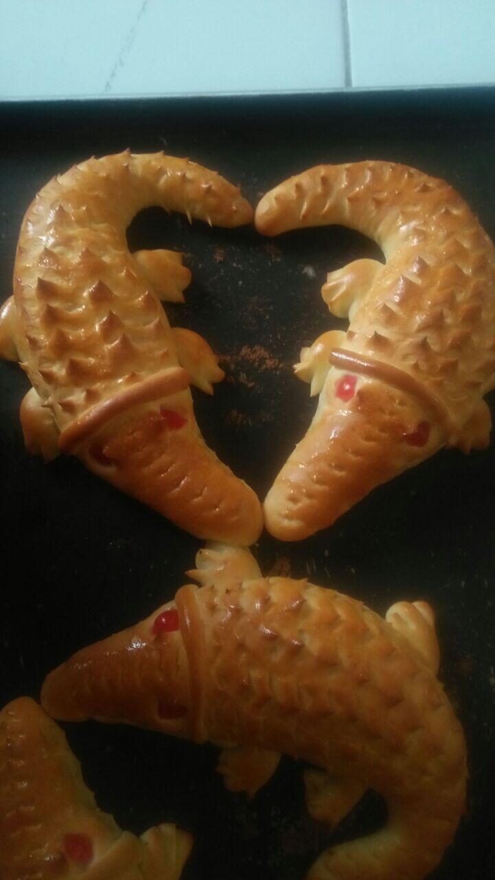 Roti Buaya Bentuk Love Ukuran Sedang Cuma Rp.75.000