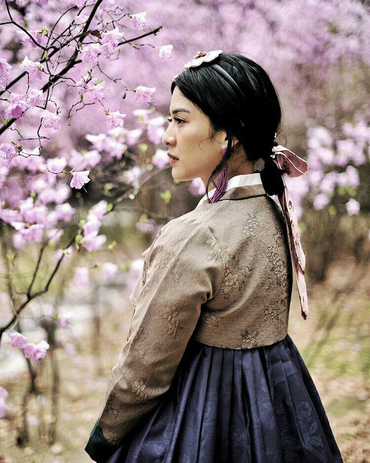 Lebih Cantik Siapa? Ini Deretan Photo Artis Indonesia Saat Menggunakan Hanbok