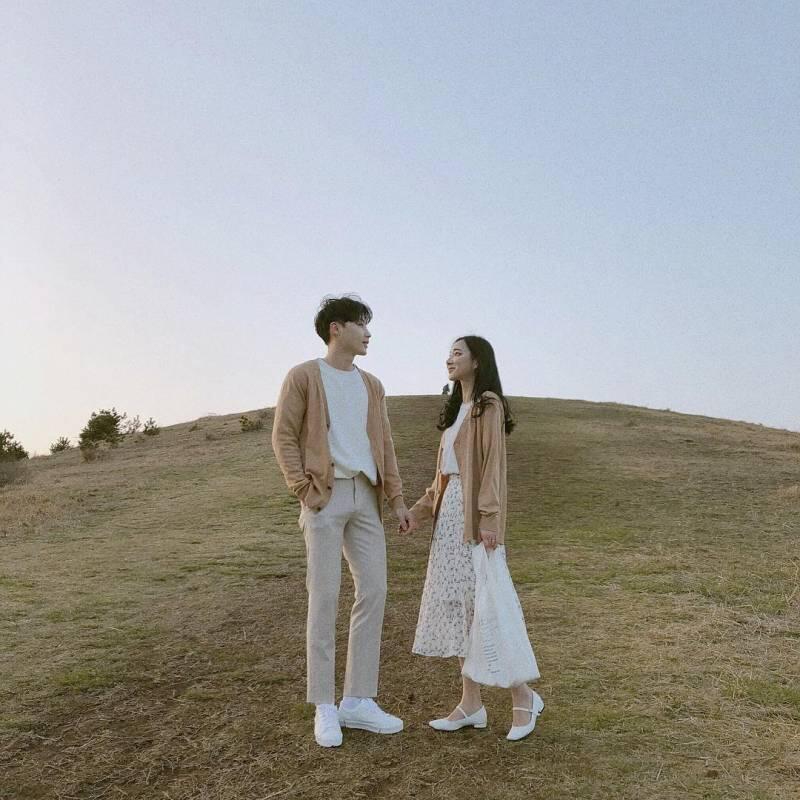 Kembaran Baju Ala Couple Korea Ini Jauh dari Alay. Mau Juga Dong, Yang!
