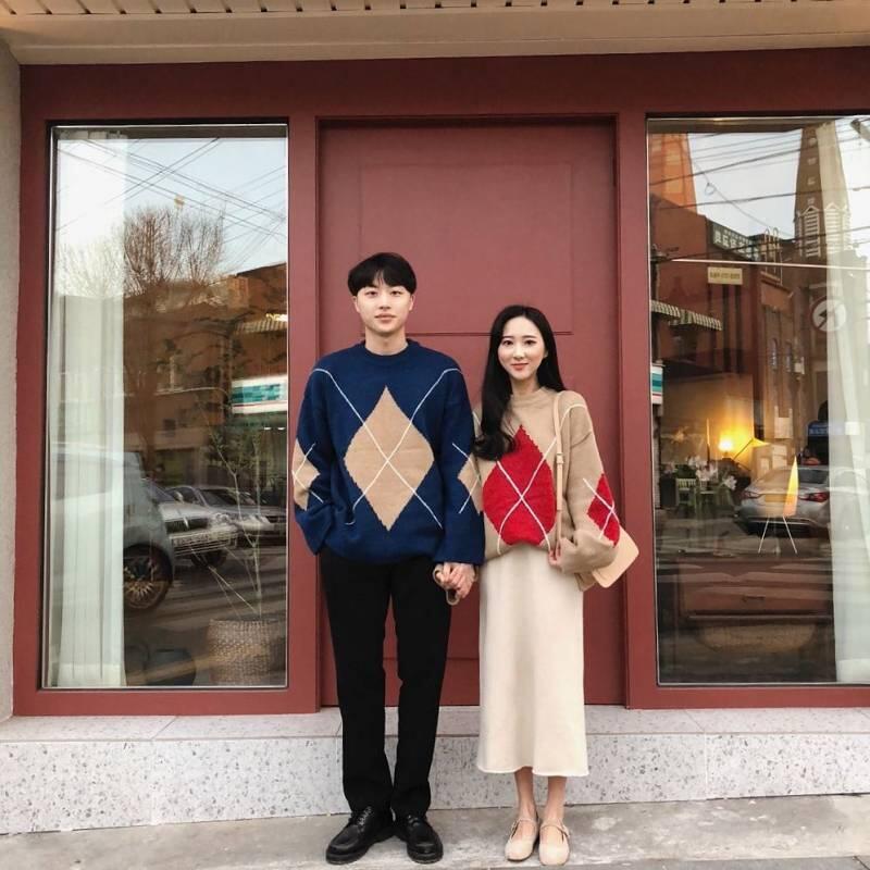 Kembaran Baju Ala Couple Korea Ini Jauh dari Alay. Mau Juga Dong, Yang!