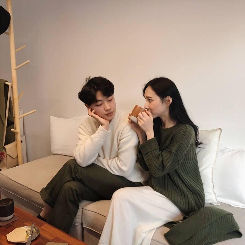 Kembaran Baju Ala Couple Korea Ini Jauh dari Alay. Mau Juga Dong, Yang!