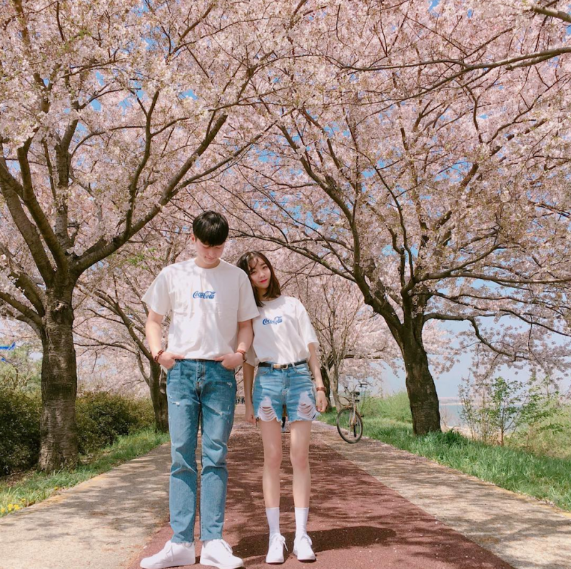 Kembaran Baju Ala Couple Korea Ini Jauh dari Alay. Mau Juga Dong, Yang!