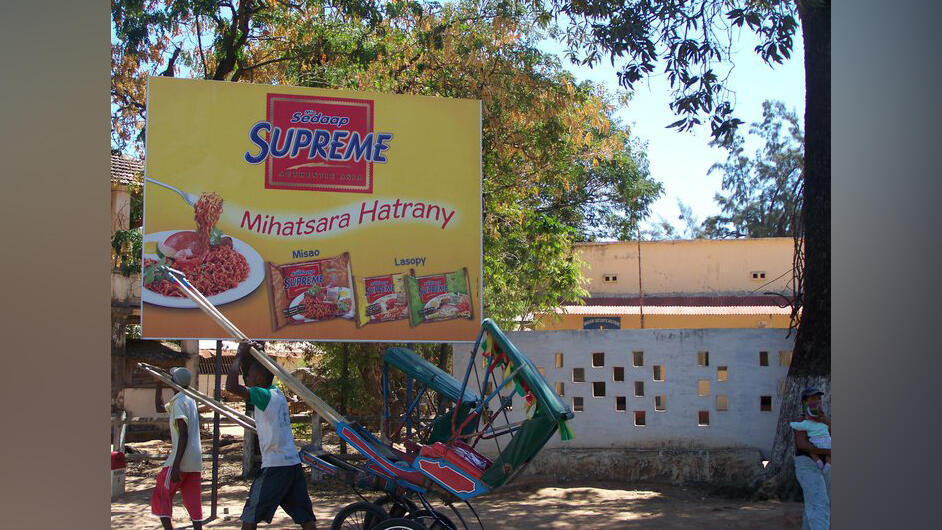 Saat Baliho Indomie dan Mie Sedaap Tersebar hingga Pelosok Madagaskar