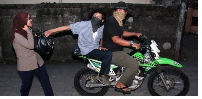 Dompet Berisi Jutaan Rupiah Di Rampas Jambret, Wanita Ini Malah Tertawa. Ternyata!