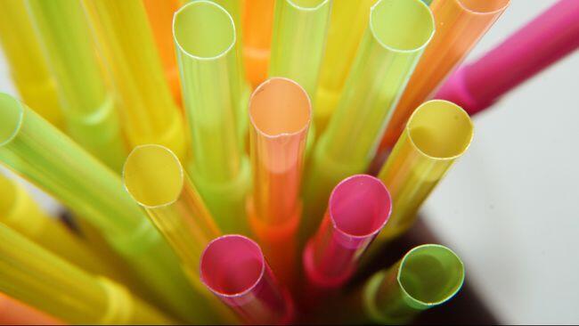 Mantap Gan! Sedotan Plastik dan Korek Kuping Dilarang di Inggris!