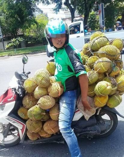 Bawaan Driver Ojol Yang Paling Unik, Bikin Kamu Ngakak Abis