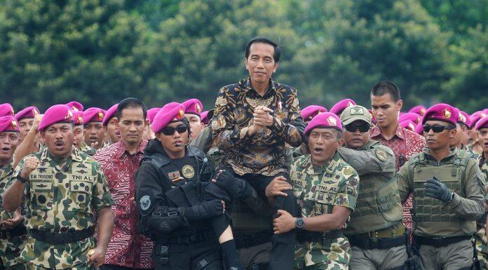 Amien Sebut Jokowi Otoriter dan Lebih Militer dari Prabowo
