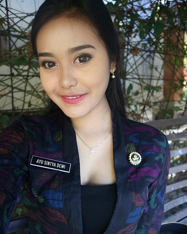 Kecantikan Ayu Sintya PNS Cantik Asal Bali Yang Bikin Cowok Lemes