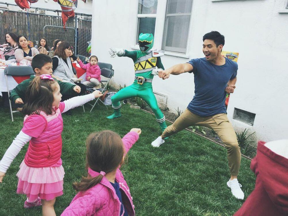 10 Potret Yoshi Sudarso, Aktor Indonesia yang jadi Stunman Film Hollywood