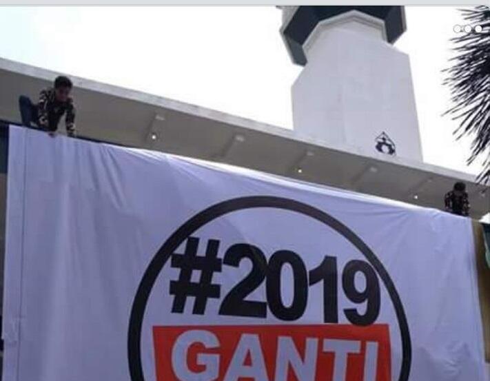 Spanduk Raksasa #2019GantiPresiden Tidak Terpasang di Masjid 