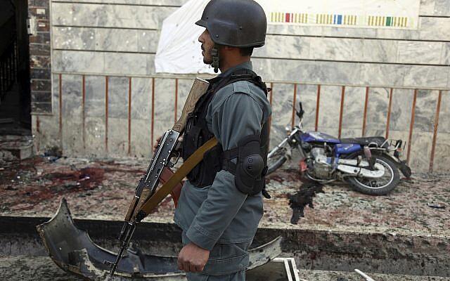 Islamic State suicide bomber kills 31 in Afghan capital 